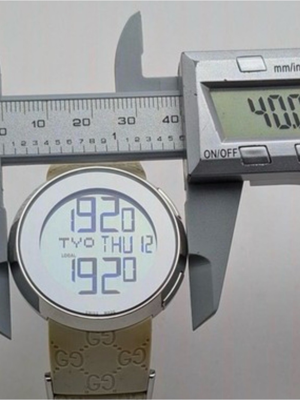 Gucci Round Smartwatch with Polished Silver Bezel
